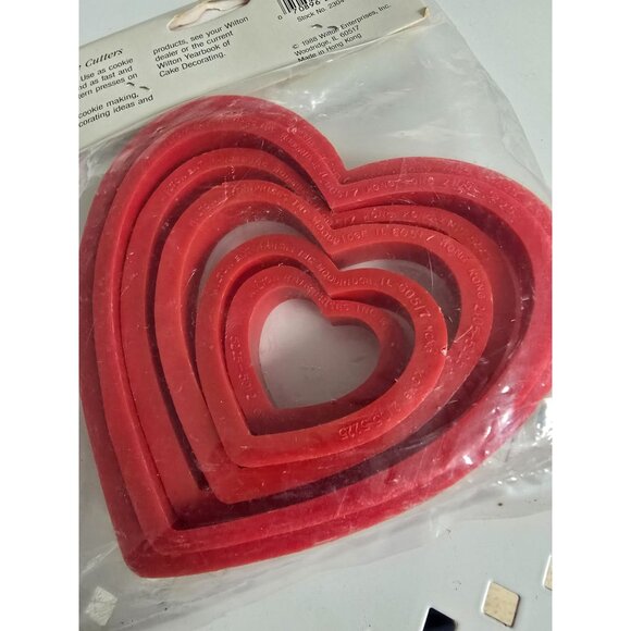 Wilton Set Of 4 Red Plastic Nested Heart Cookie Cutters For Baking & Cake Decora - Picture 4 of 5